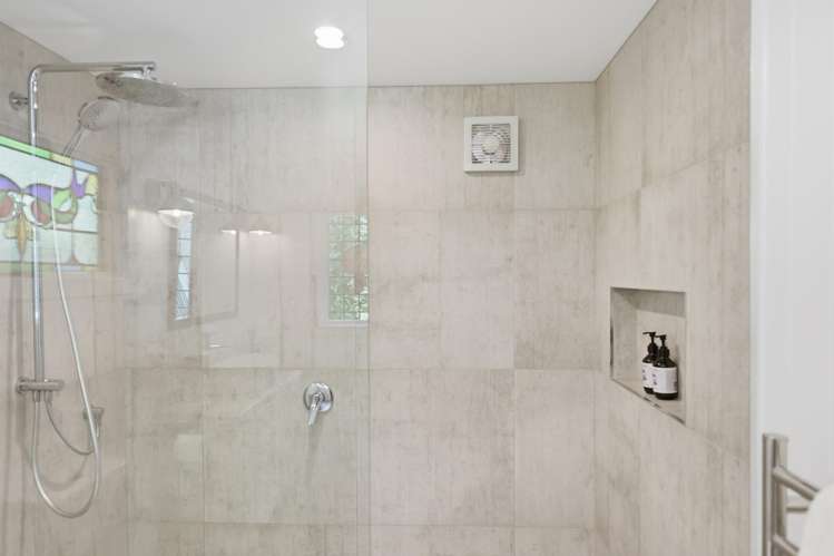 19 Crescent Road West Ostend_10