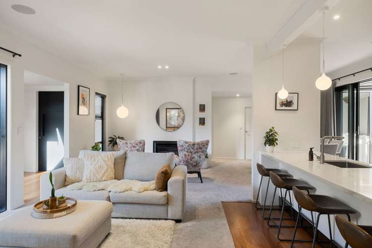 703 River Road Chartwell_6