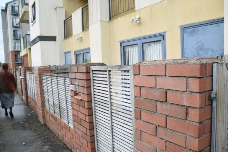 10/12 Crown Lynn Place New Lynn_16