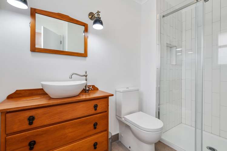 38 Lavinia Crescent Mangere East_13