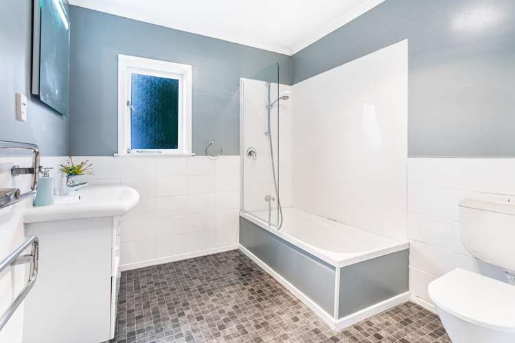 6 Crompton Road Massey_9