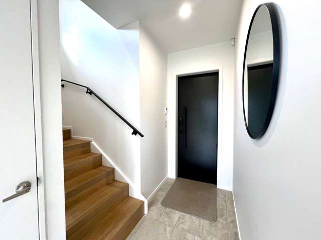 11/12 Stewart Street Raglan_2