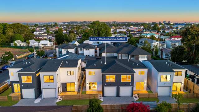 STYLISH 4-BEDROOM TOWNHOUSE