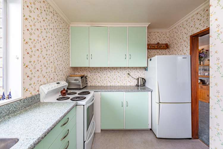 69 Exeter Crescent Springvale_2