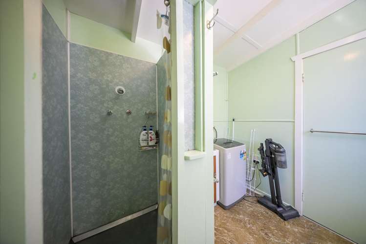 36 Home Street Manapouri_16