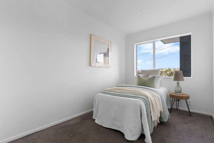 2/9 Colmar Road Mellons Bay_6