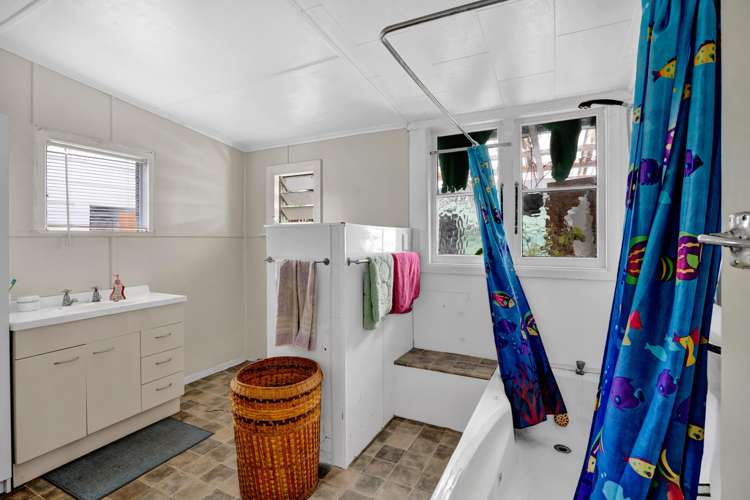 36 Hunter Street Hawera_13