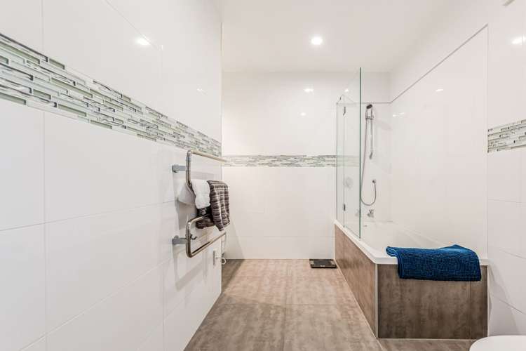 166 Royal Road Massey_9