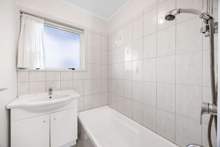 2/7 Evelyn Place Hillcrest_8