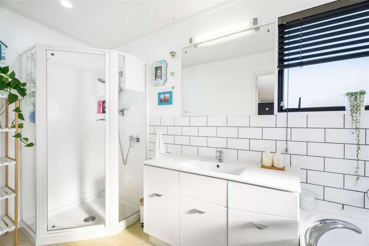 1183 Whangaparaoa Road Gulf Harbour_12