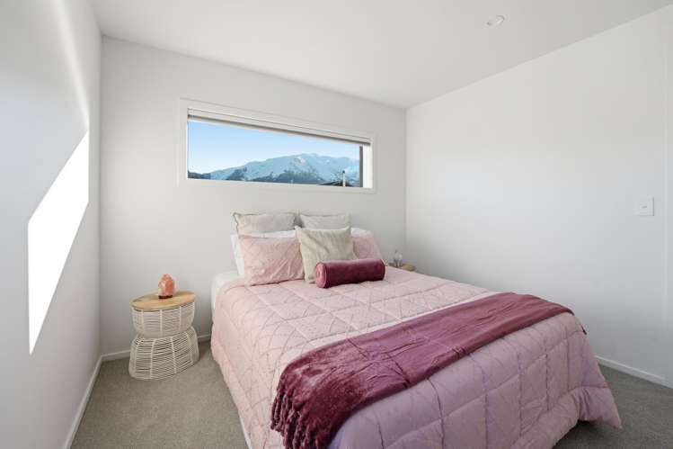 42 Burdon Loop Lake Hawea_12