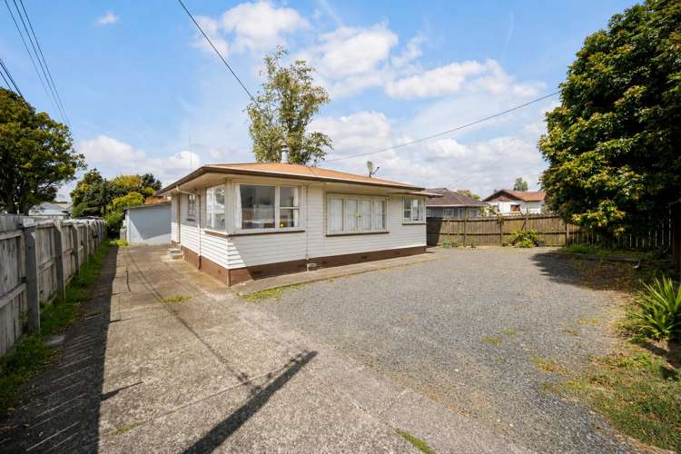 134 & 134a Browns Road_1