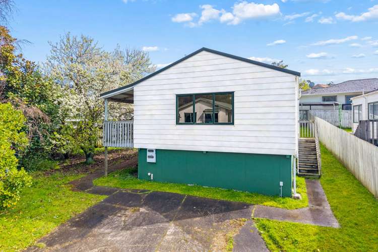 31 Loughanure Place Massey_12