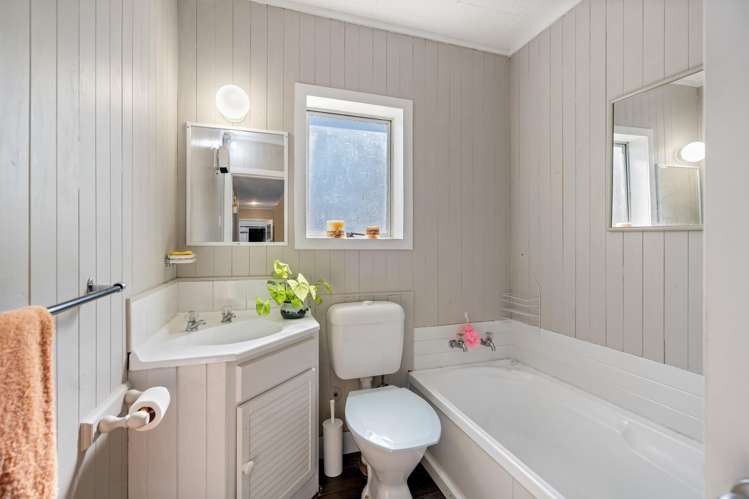 7 Montgomery Avenue Onerahi_12