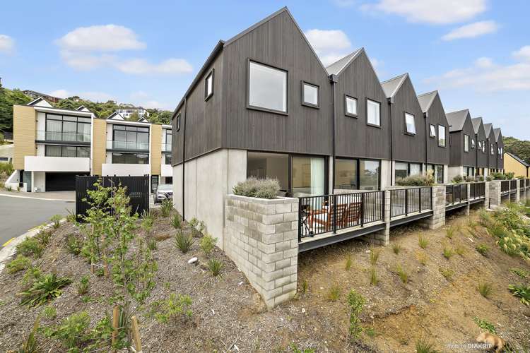 2 Jean Caldwell Way Island Bay_8