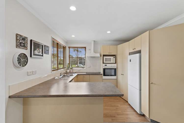 6 Farnham Close Rototuna North_1