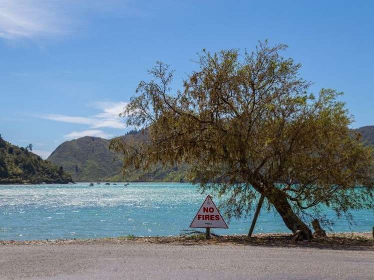 2 Esplanade Okiwi Bay_5