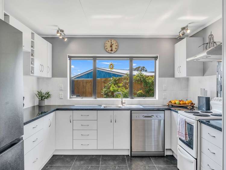 7 Charisma Court Kelvin Grove_12