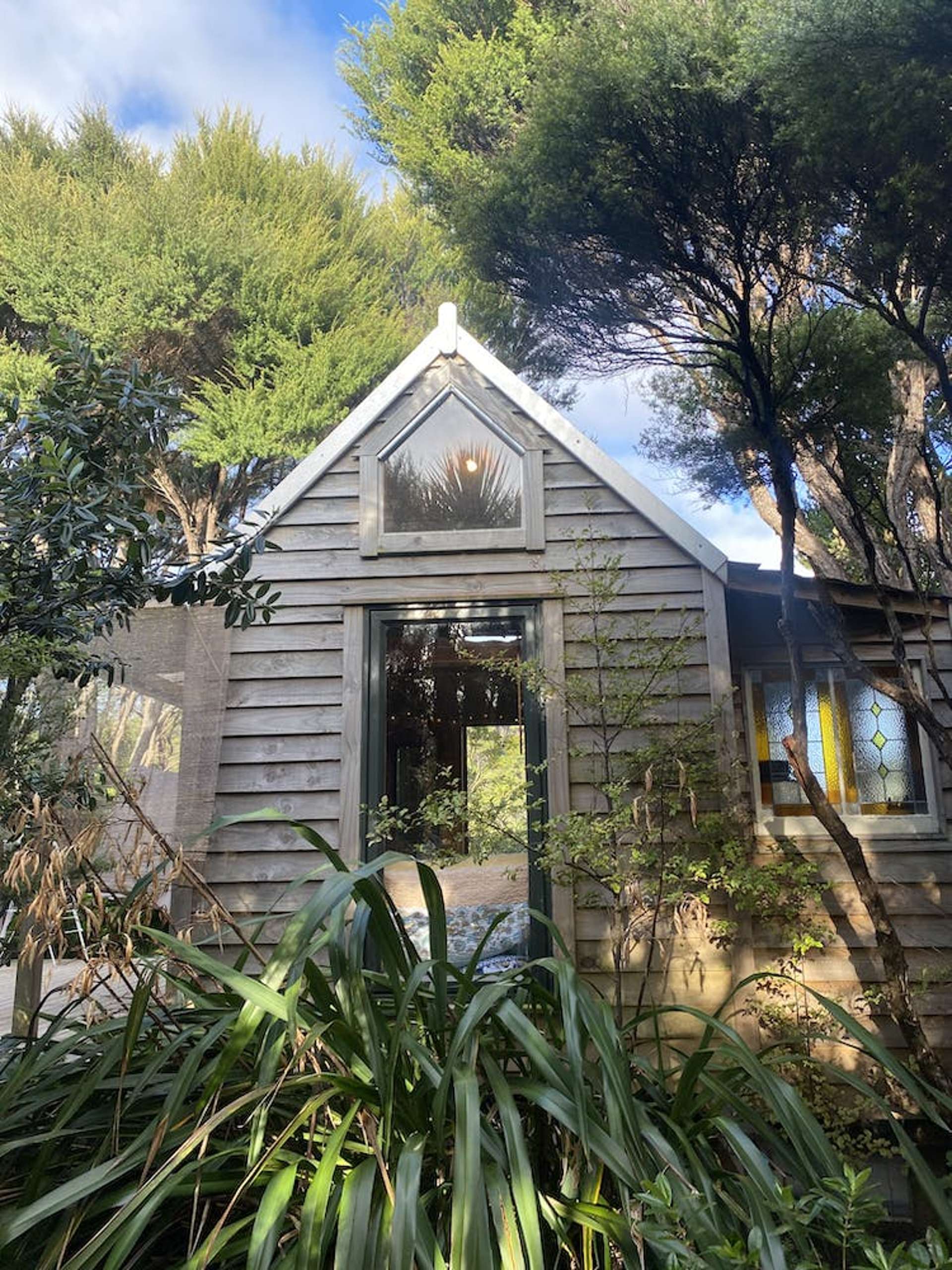 Kauri Cabin/128 Lone Kauri Road Karekare_0