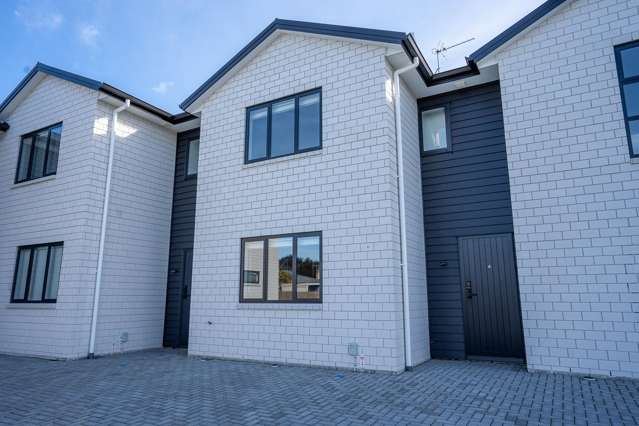 Power & Internet included - close to University
