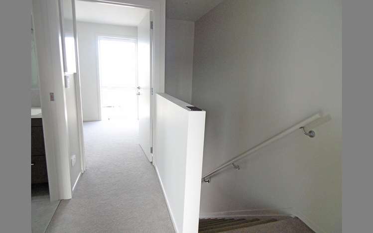4 Doreen Williams Way 10026_9
