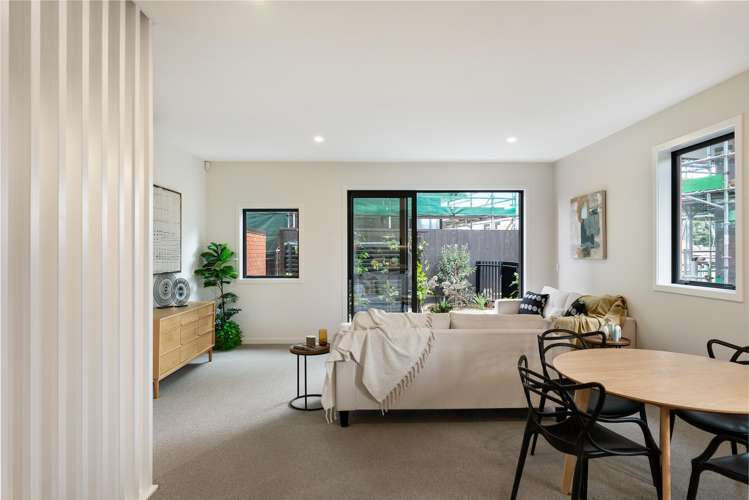 6 Cassino Terrace Mount Albert_5