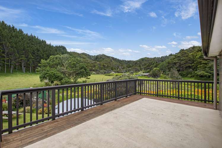 27 Taiwa Road Oakura Coast_11