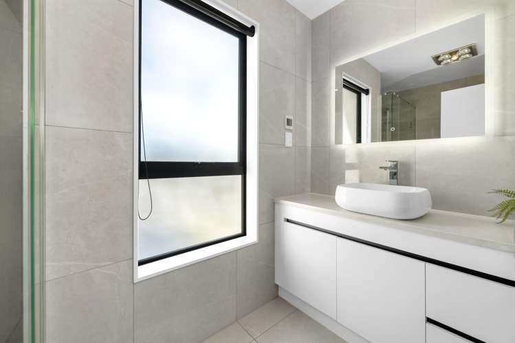 23 Tannaghmore Drive Flat Bush_18