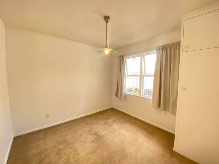 1/2 Derwent Crescent Titirangi_5