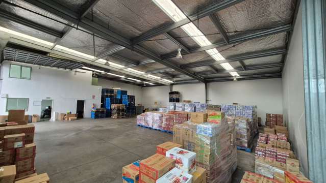 HARD WORKING INDUSTRIAL UNIT ON COWLEY PLACE