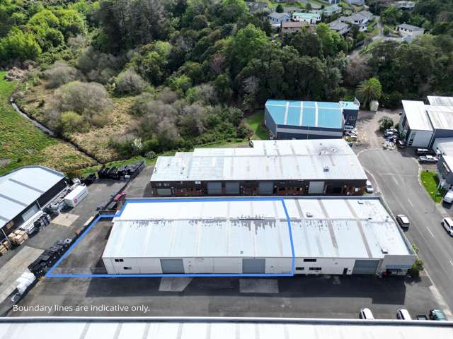 Large central warehouse with ample yard