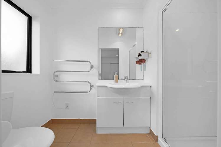 24 Nuneaton Drive Flat Bush_15