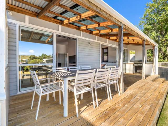 Sunny Open-Plan Living, Views + Double Glazed