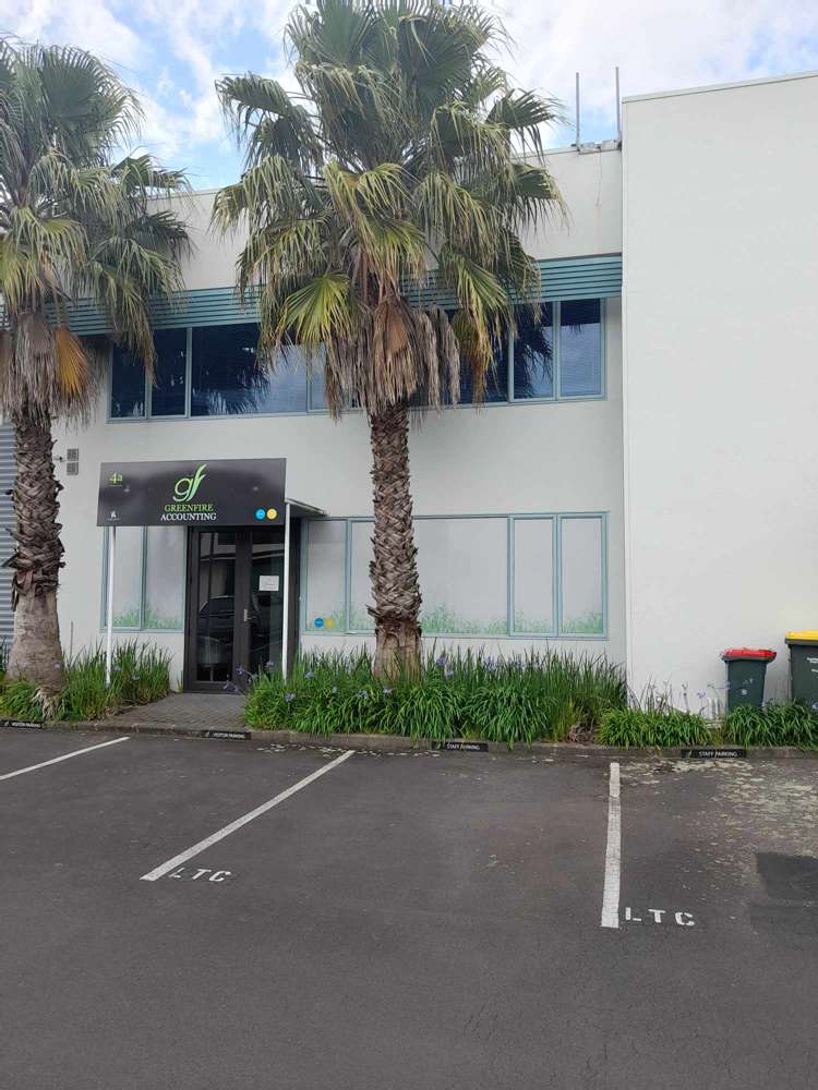 Unit A/4 Te Kea Place Rosedale_5