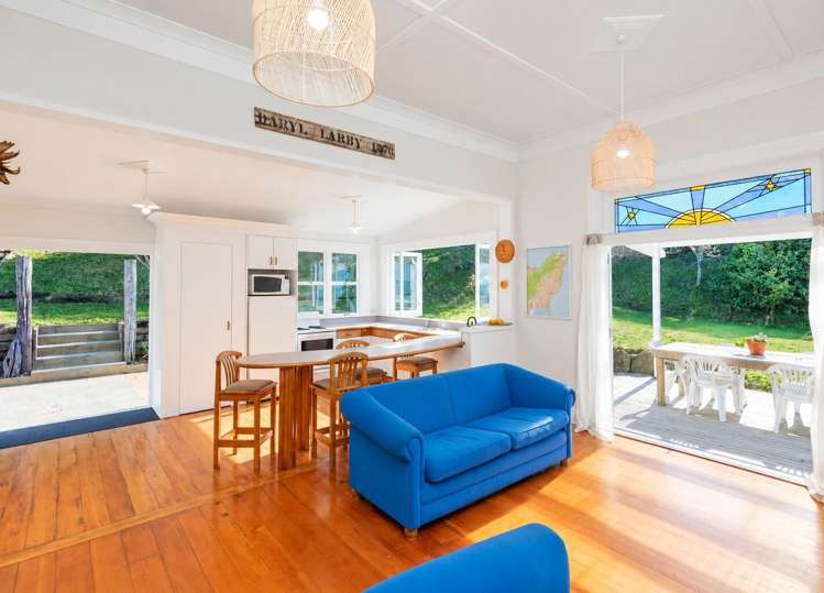 165 Beach Road Tokomaru Bay_9