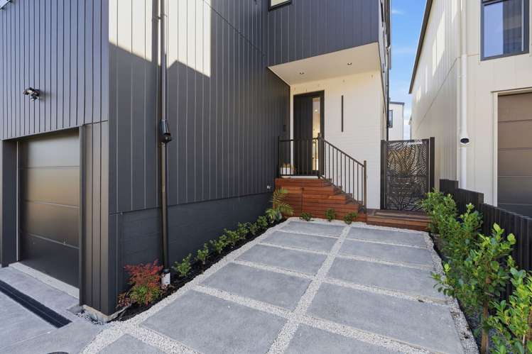 102E Te Oneroa Way_1