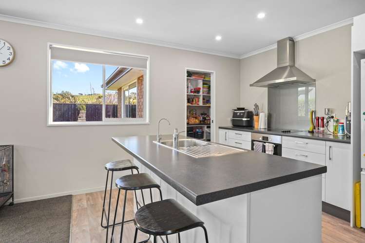 8/17 Wineberry Avenue Amberley_5