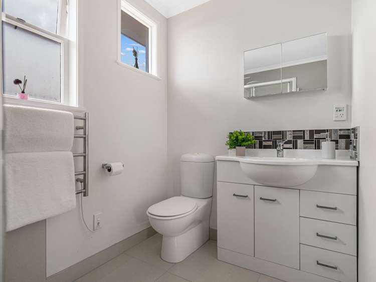 1/1 Cooper Place Papakura_11