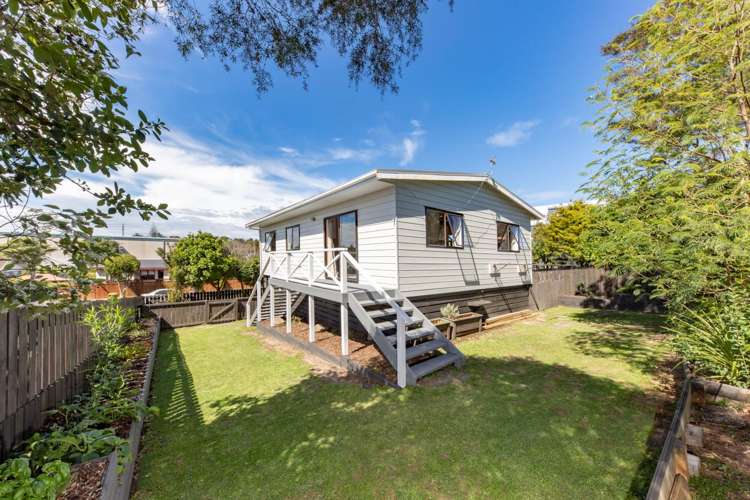 24 Meadowvale Rise Titirangi_11