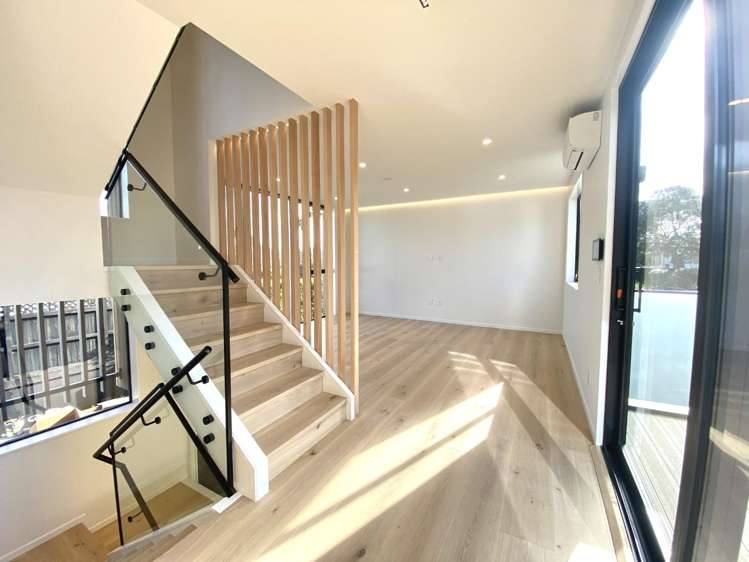 12B Tenterden Ave 1728_6
