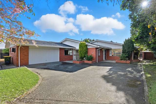 Smart Move: 4 Beds + Study, Pool & Schools