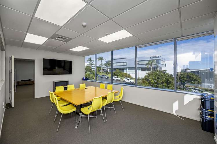 8/11 Orbit Drive Albany_13