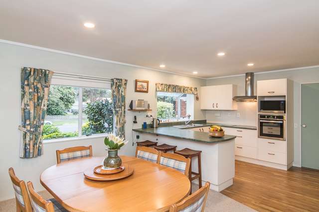 59 Queens Road Waikanae Beach_3