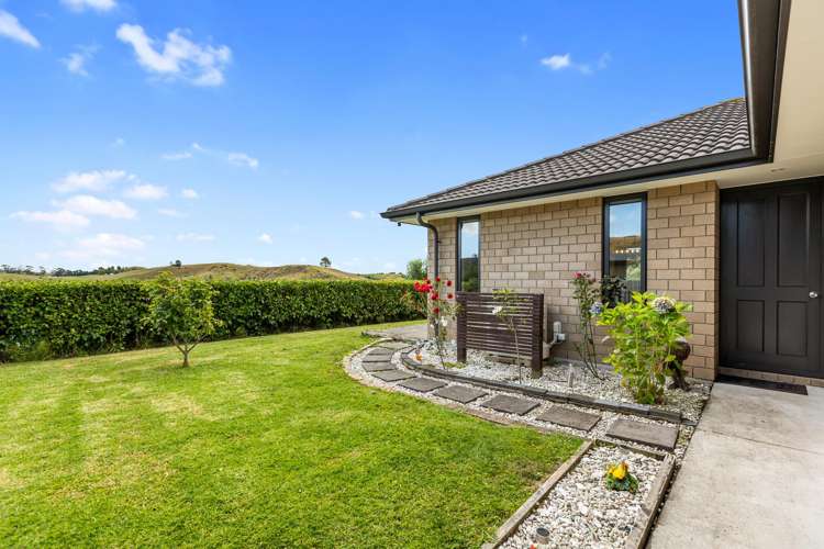 8 Ballintoy Park Drive Welcome Bay_12