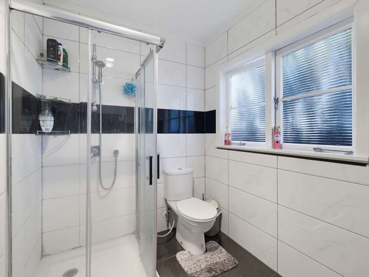 13 Great south road Papatoetoe_6