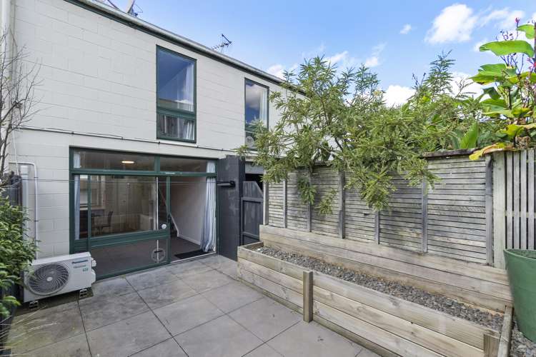 1 Coates Street Hamilton East_16