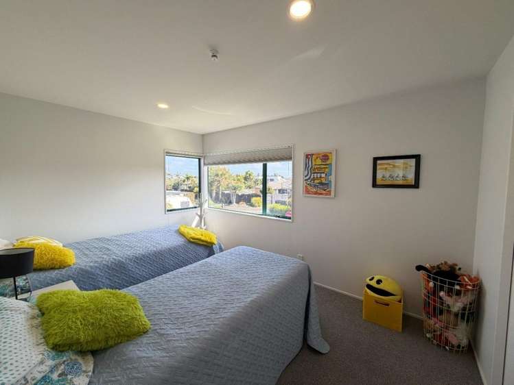 20 Sunrise Avenue 11229_18
