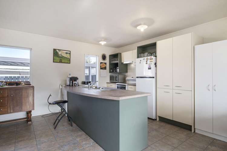 65A Cobham Crescent Kelston_5