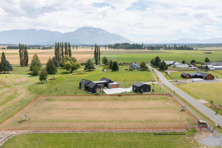 5 and 14 Westward Way Methven_14