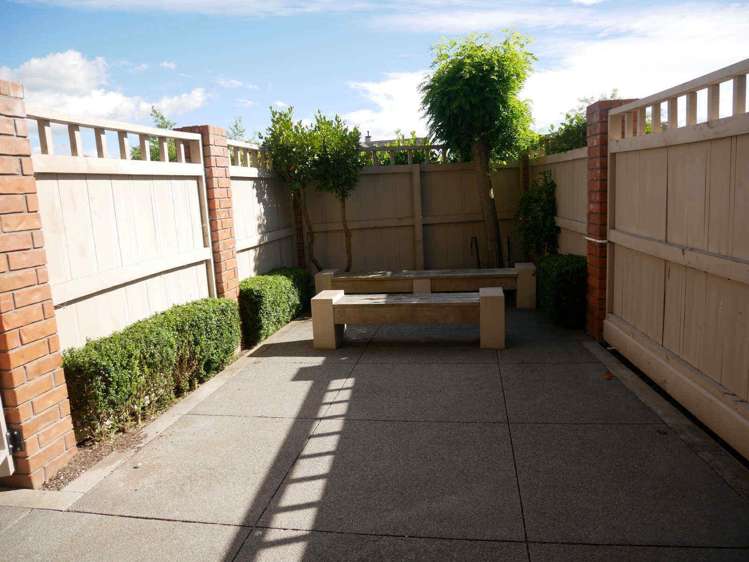 18 Henley Green Northwood_16